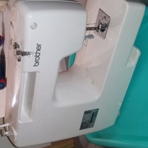 Sewing machine - Picture 5 of 7